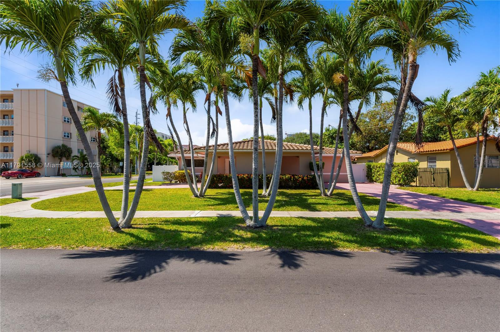 1124 NE 3rd St, Hallandale Beach FL 33009