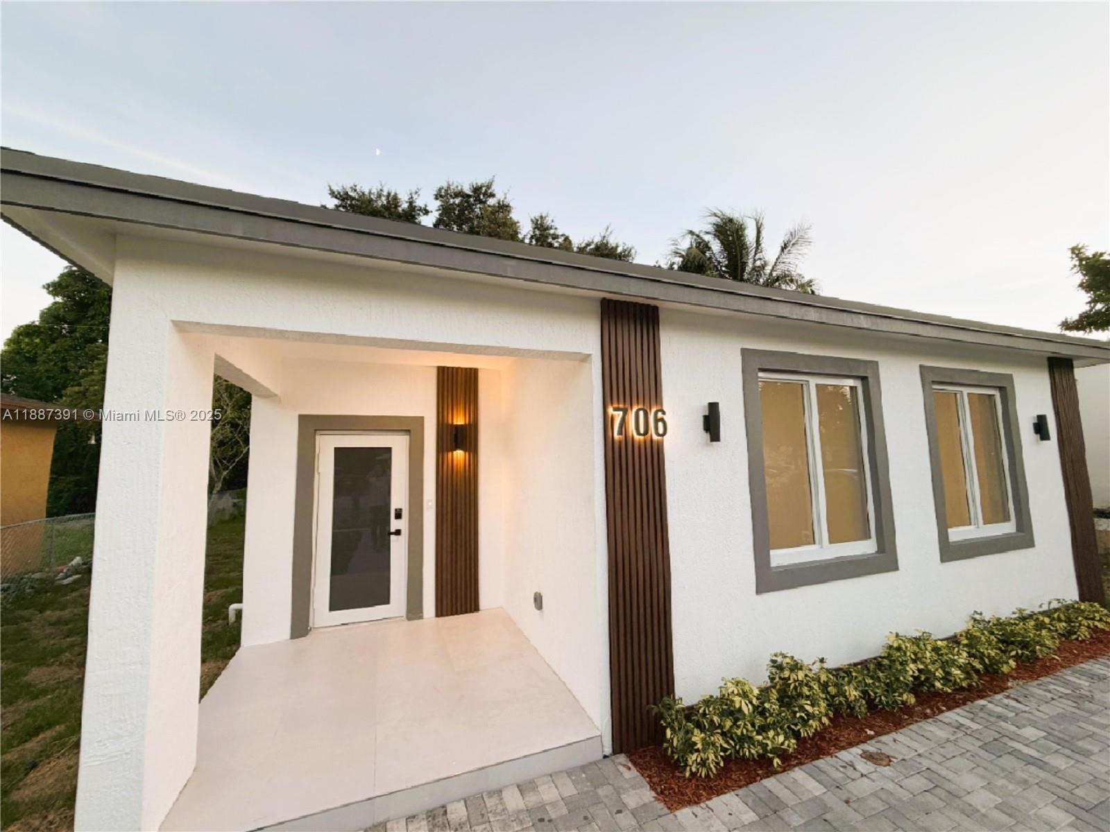 706 SW 7th St, Dania Beach FL 33004