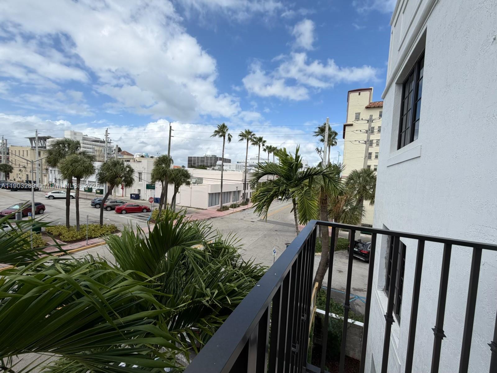 MIAMI BEACH, FL — photo 4 of 6