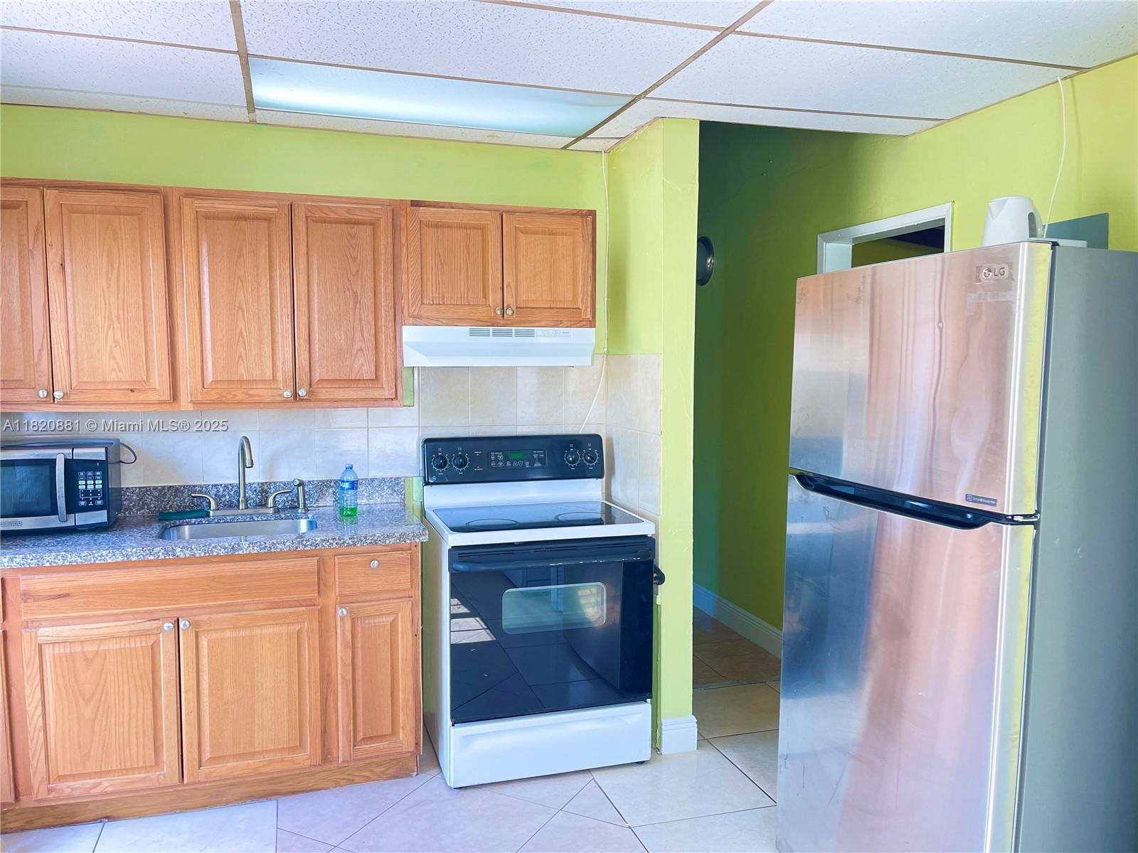 381 NW 16th St, Pompano Beach FL 33060