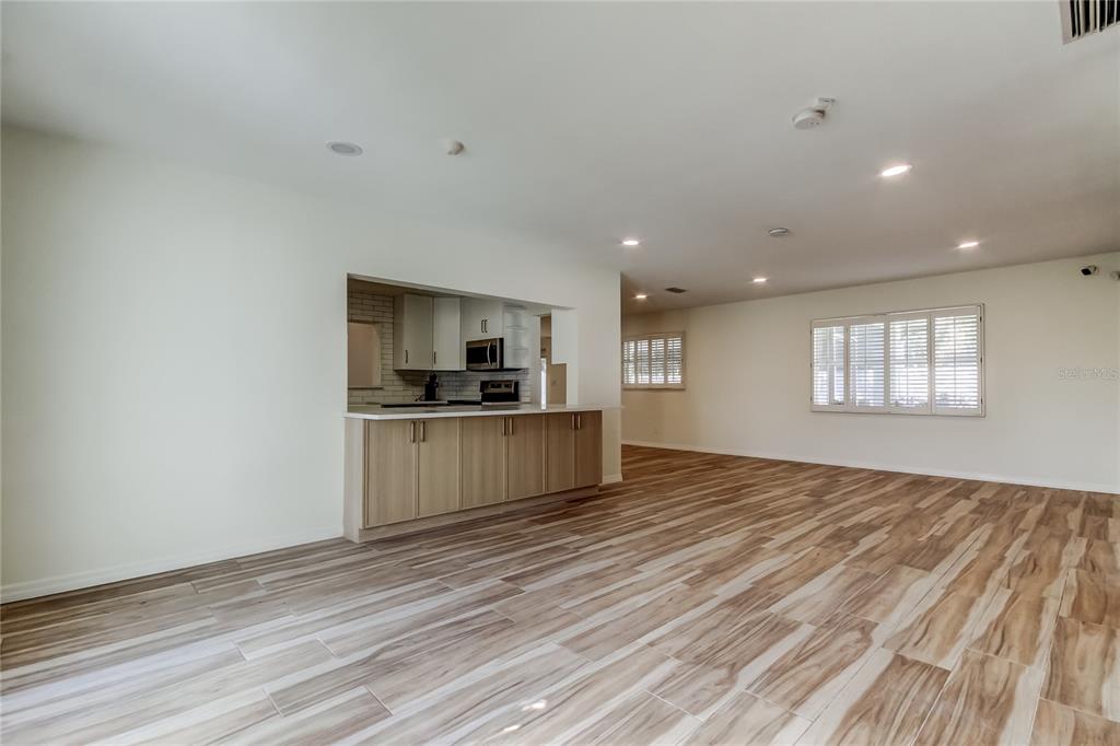 3936 E EDEN ROC CIRCLE, TAMPA, FL — photo 3 of 30
