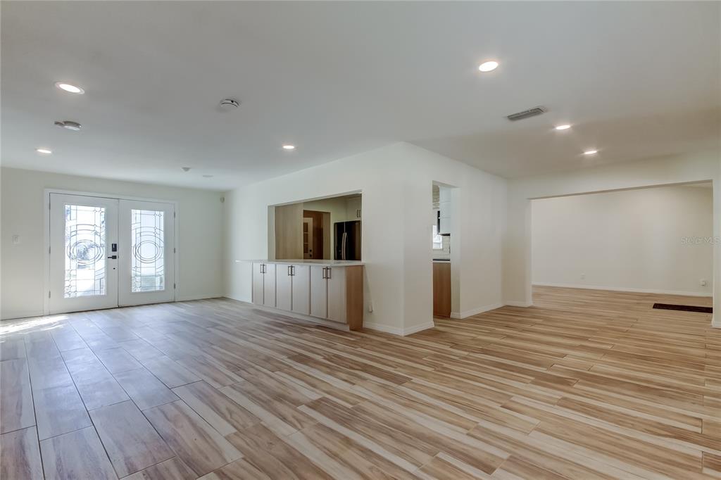 3936 E EDEN ROC CIRCLE, TAMPA, FL — photo 4 of 30