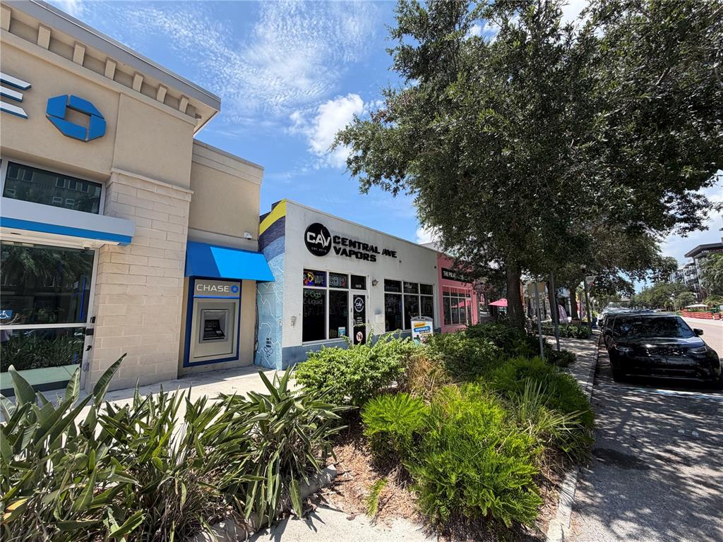 A street-level view shows a Chase bank branch next to a vape shop storefront — 1610 CENTRAL AVENUE, ST PETERSBURG, FL