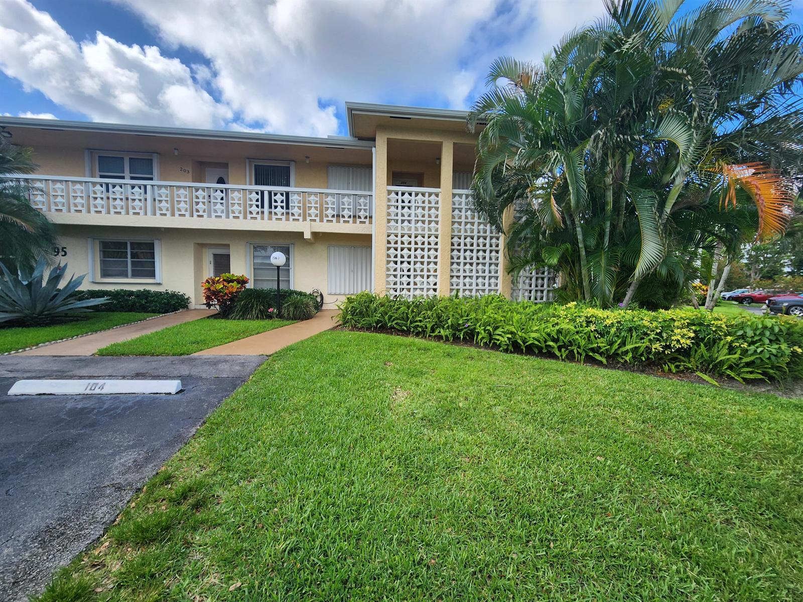 1560 NW 18th Avenue # 104, Delray Beach FL 33445