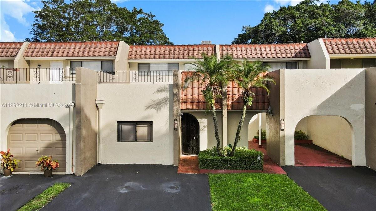281 Jacaranda Dr # 13, Plantation FL 33324