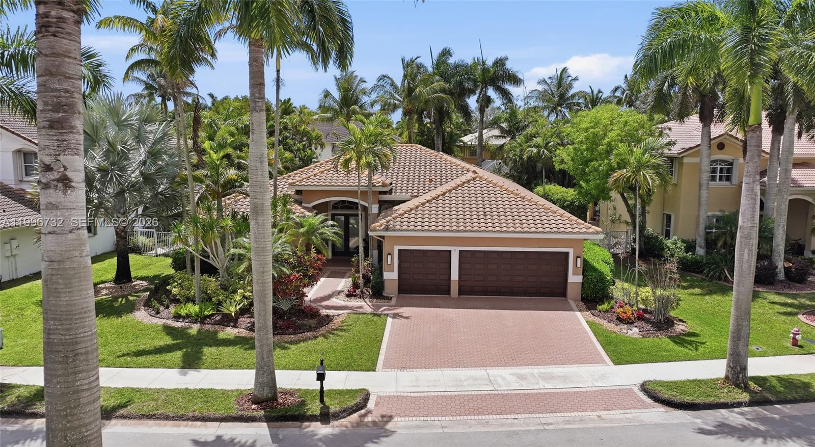 1783 Victoria Pointe Cir, Weston FL 33327