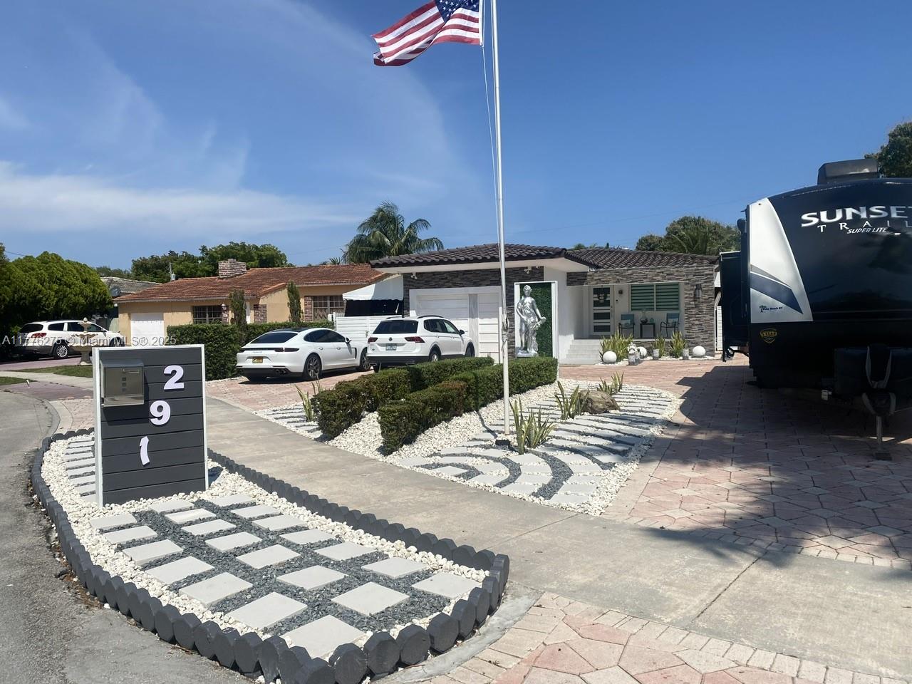 291 Cir Dr, Hialeah FL 33010