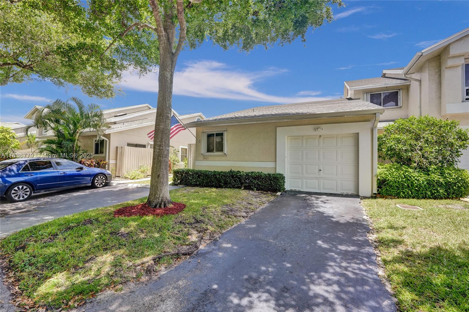 2083 E Discovery Cir E, Deerfield Beach FL 33442