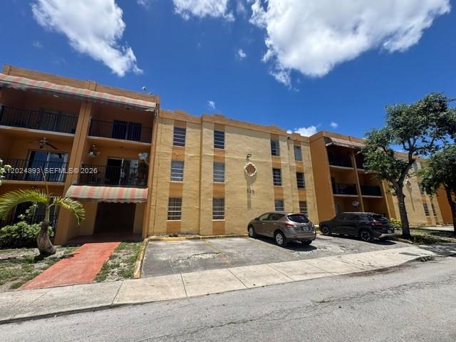 525 W 69th St # 101, Hialeah FL 33014