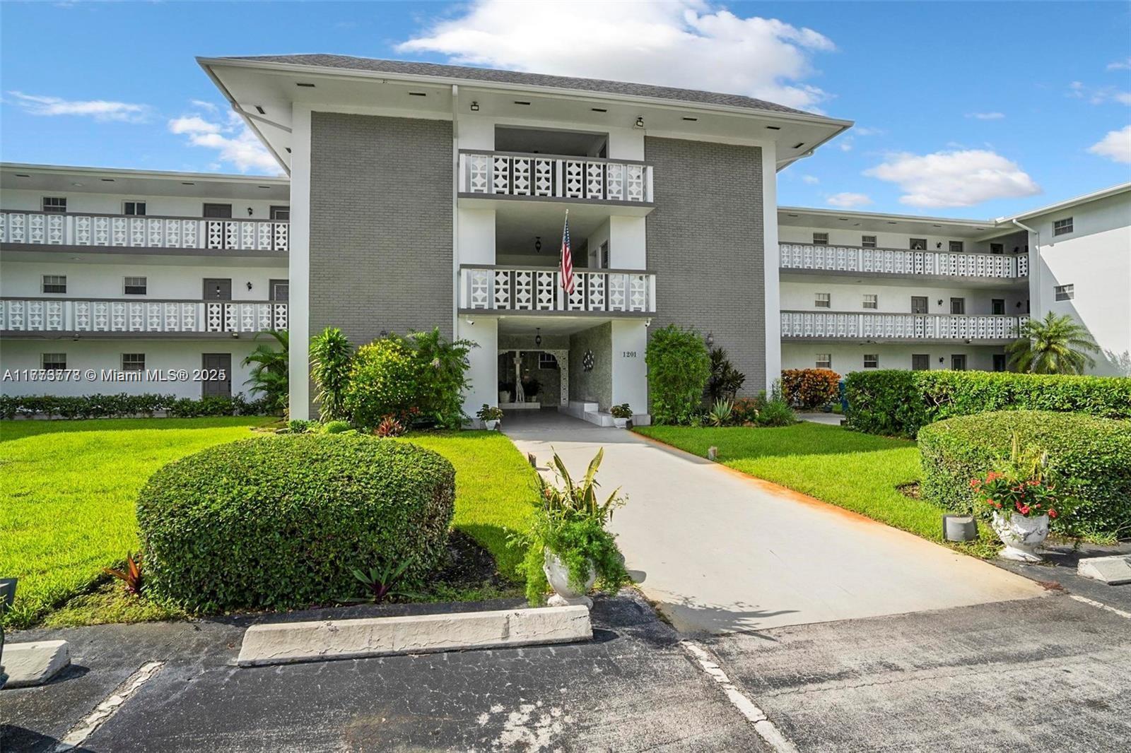 1201 Hillcrest Ct # 204, Hollywood FL 33021