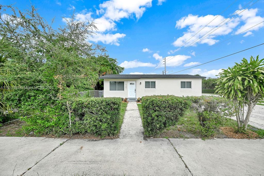 5201 Wiley St, Hollywood FL 33021