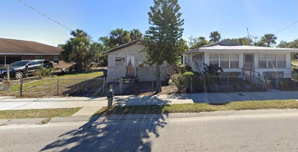 A street-level view shows two small, single-story houses separated by a chain-link fence — 314 AVENUE Y NE, WINTER HAVEN, FL