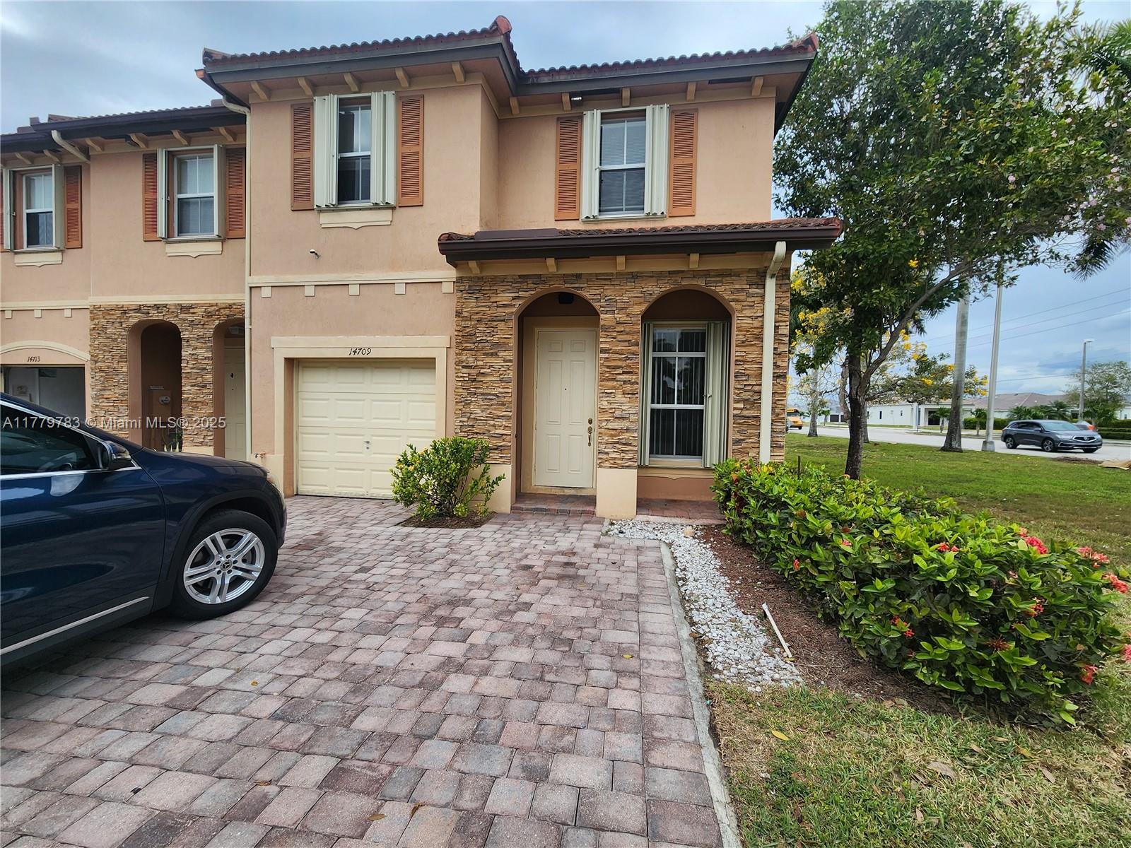 14709 SW 25th St # 14709, Miami FL 33185