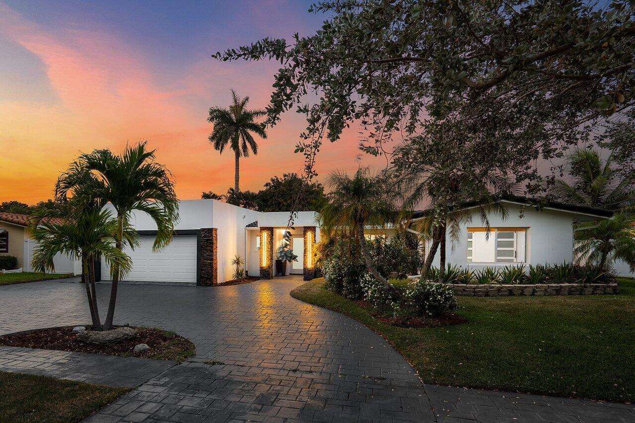 2611 NE 49 Street, Lighthouse Point FL 33064