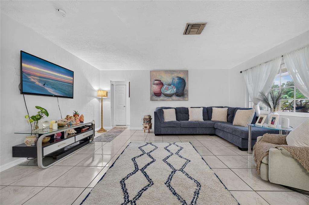 4701 SPAHN STREET, SARASOTA, FL — photo 4 of 29