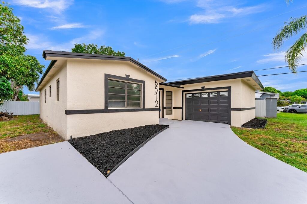6572 Pierce Street, Hollywood FL 33024
