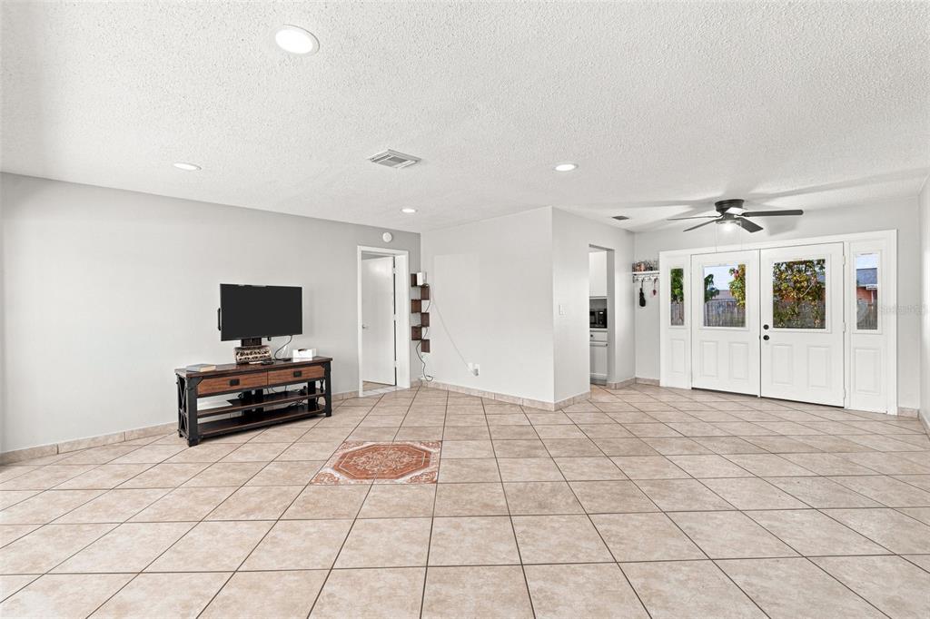 18186 IRIS ROAD, FORT MYERS, FL — photo 5 of 30