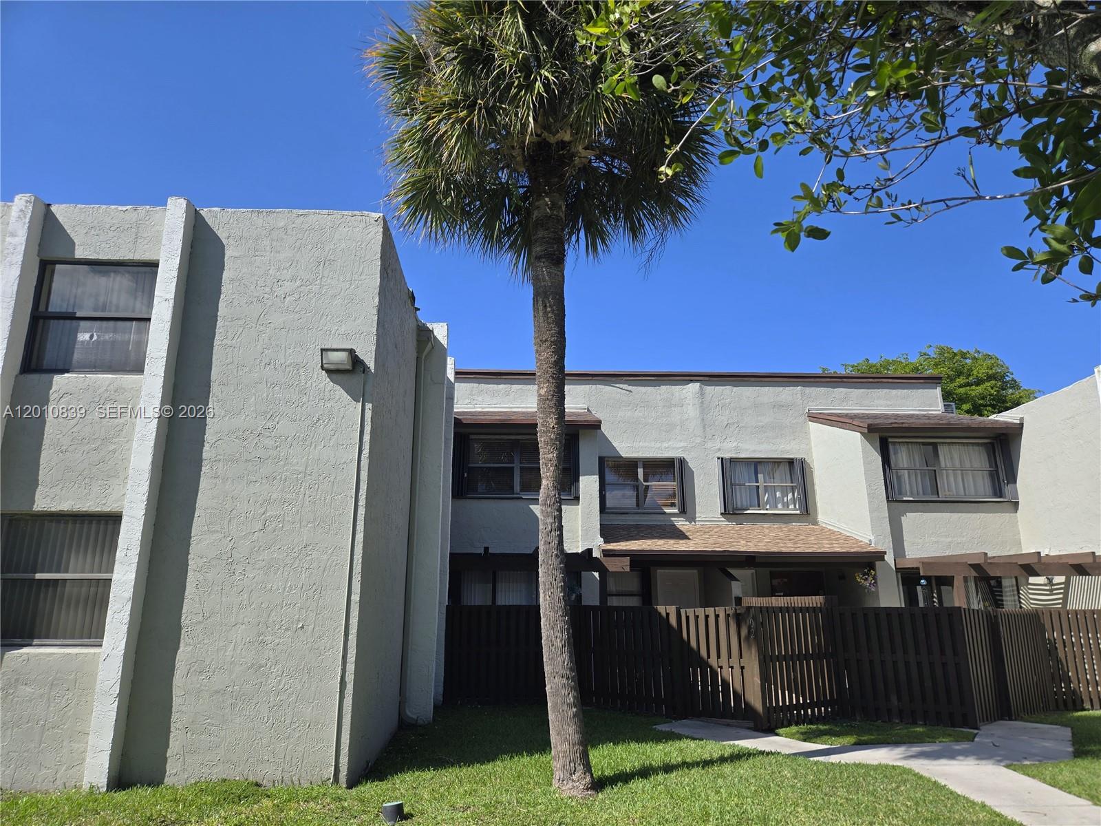 10020 NW 9th St Cir # 102, Miami FL 33172