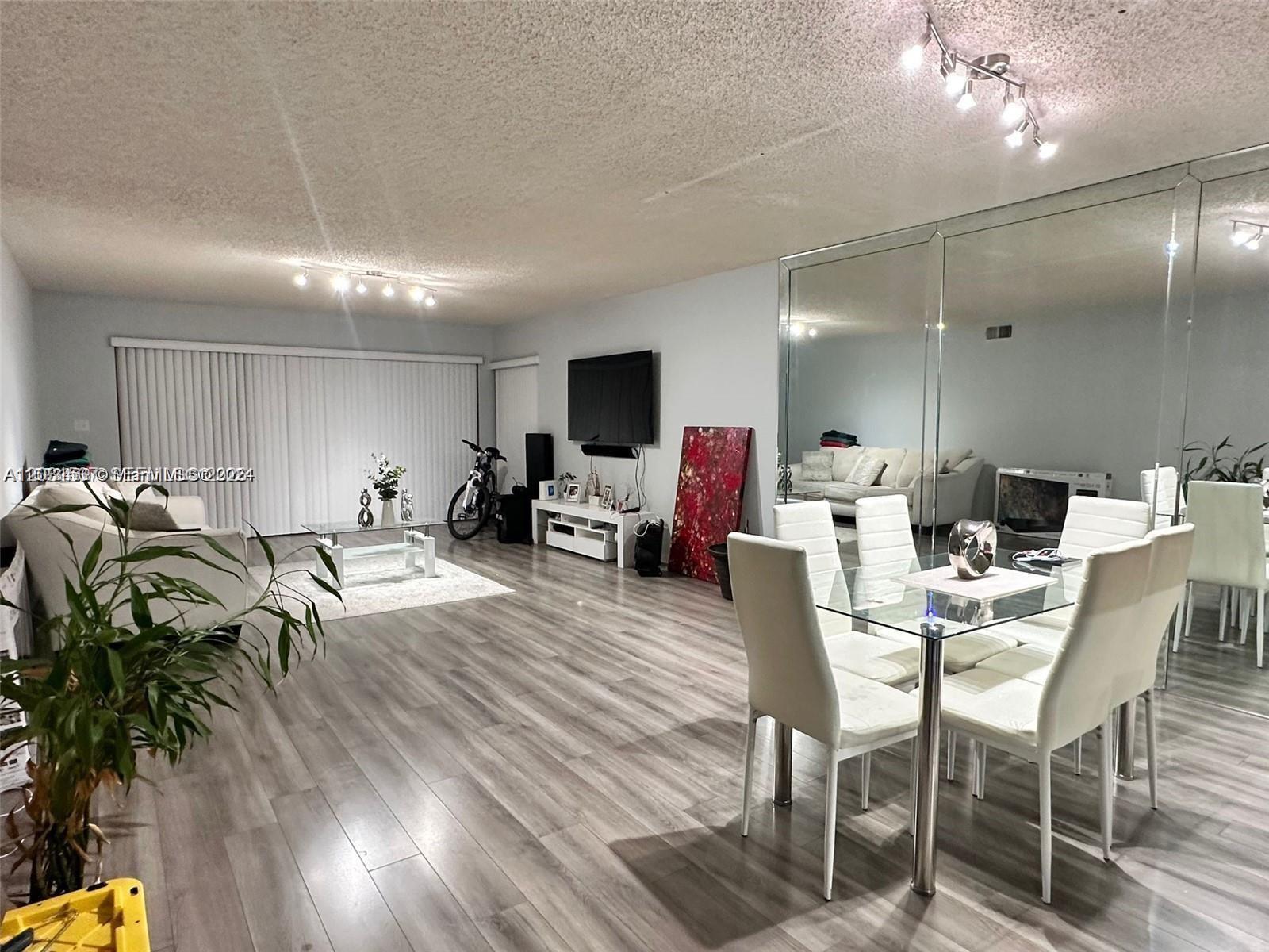 601 Ives Dairy Rd # 8, Miami FL 33179