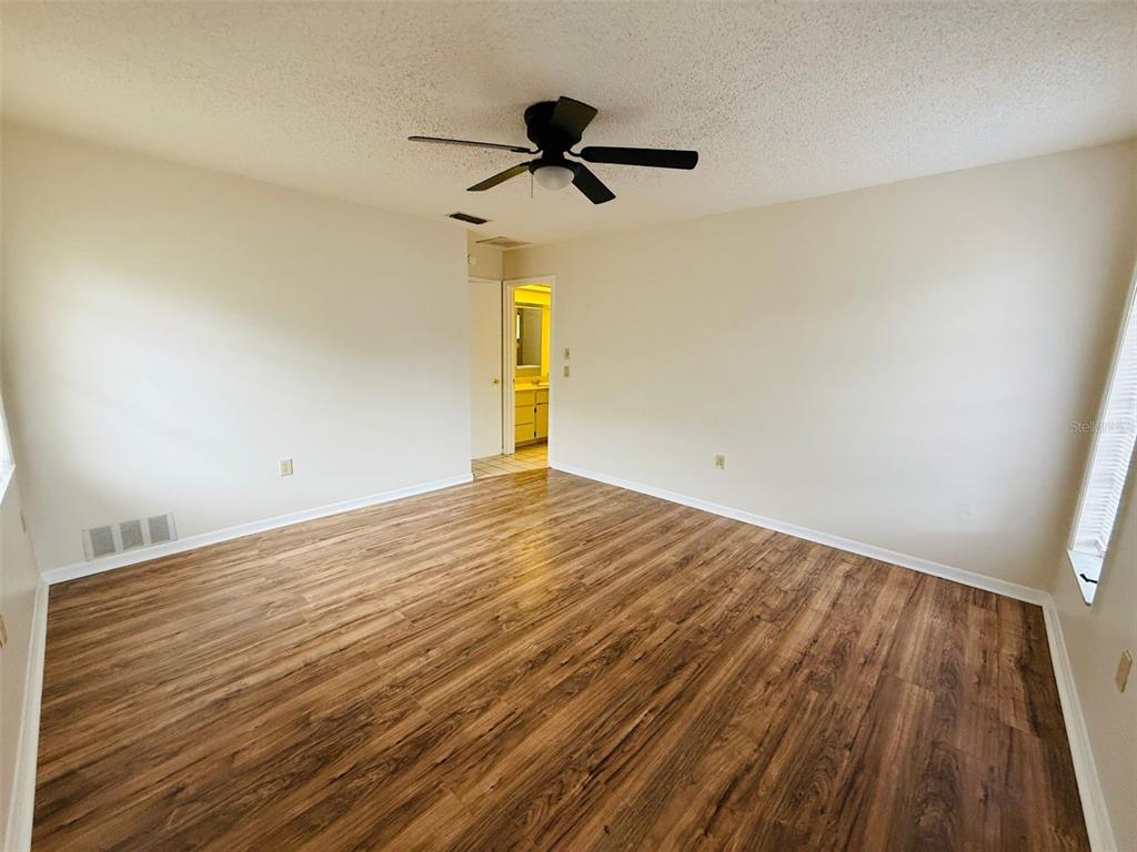 8992 HERNANDO WAY, WEEKI WACHEE, FL — photo 4 of 20
