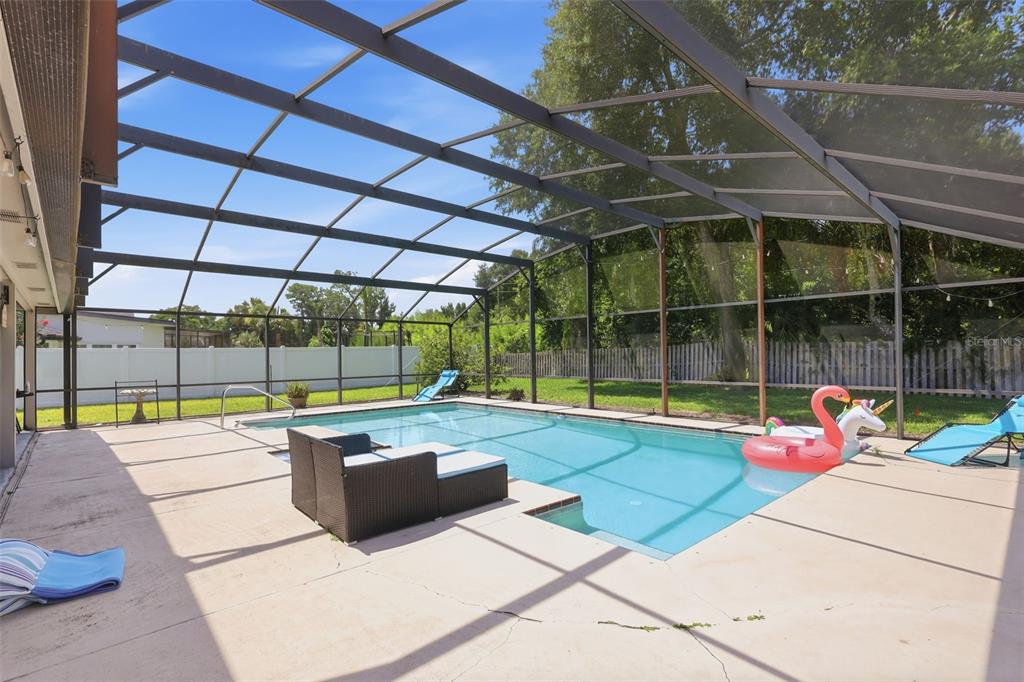 A screened-in swimming pool with a concrete deck and a backyard view — 1055 CHESTERFIELD CIRCLE, WINTER SPRINGS, FL