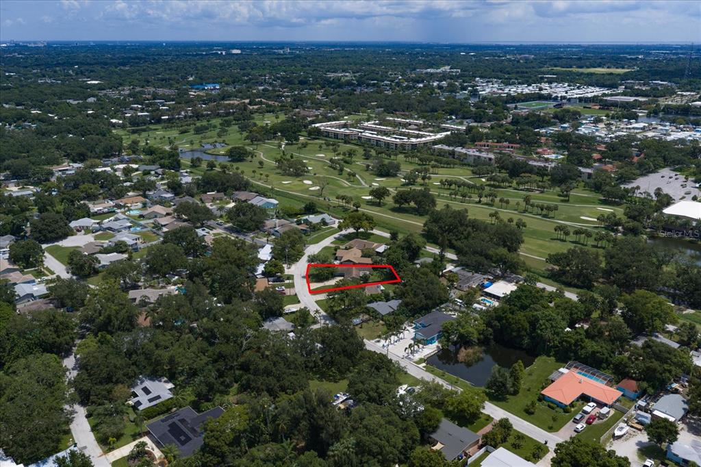 12811 LAKE DRIVE, LARGO, FL — photo 3 of 30