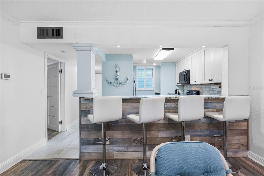 14900 GULF BOULEVARD UNIT 304, MADEIRA BEACH, FL — photo 5 of 30