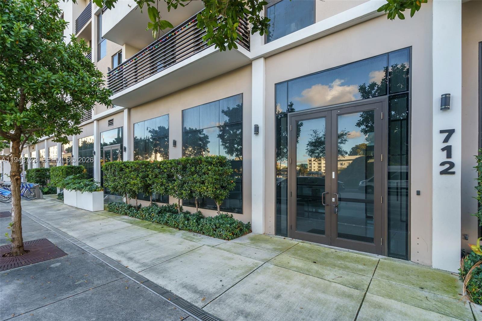 700 SW 1st St, Miami FL 33130