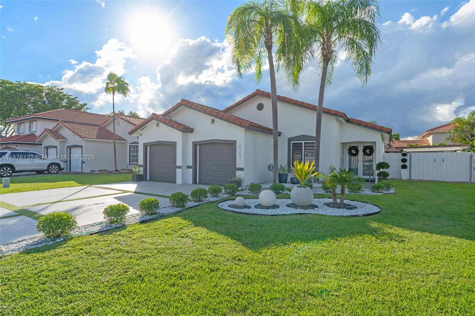 6167 NW 181st Terr Cir N, Hialeah FL 33015