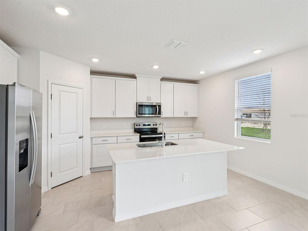 799 SUNSHOWER DRIVE, LADY LAKE, FL — photo 3 of 9