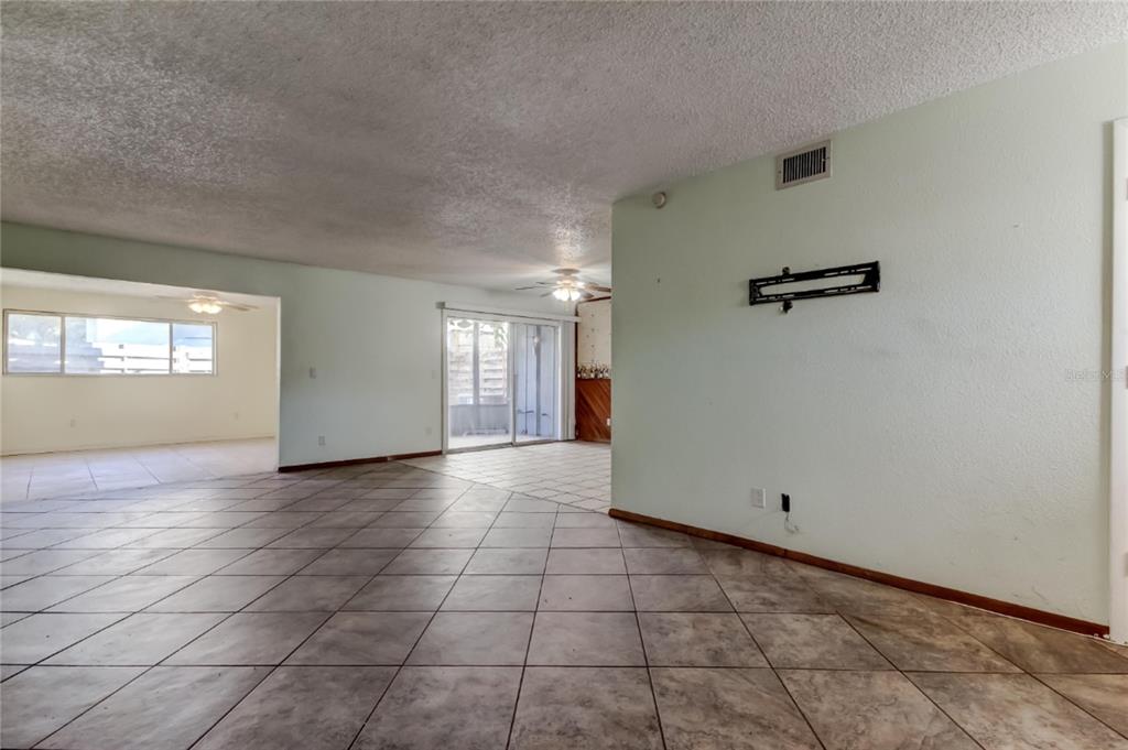 965 WHITMAN DRIVE, SARASOTA, FL — photo 3 of 30