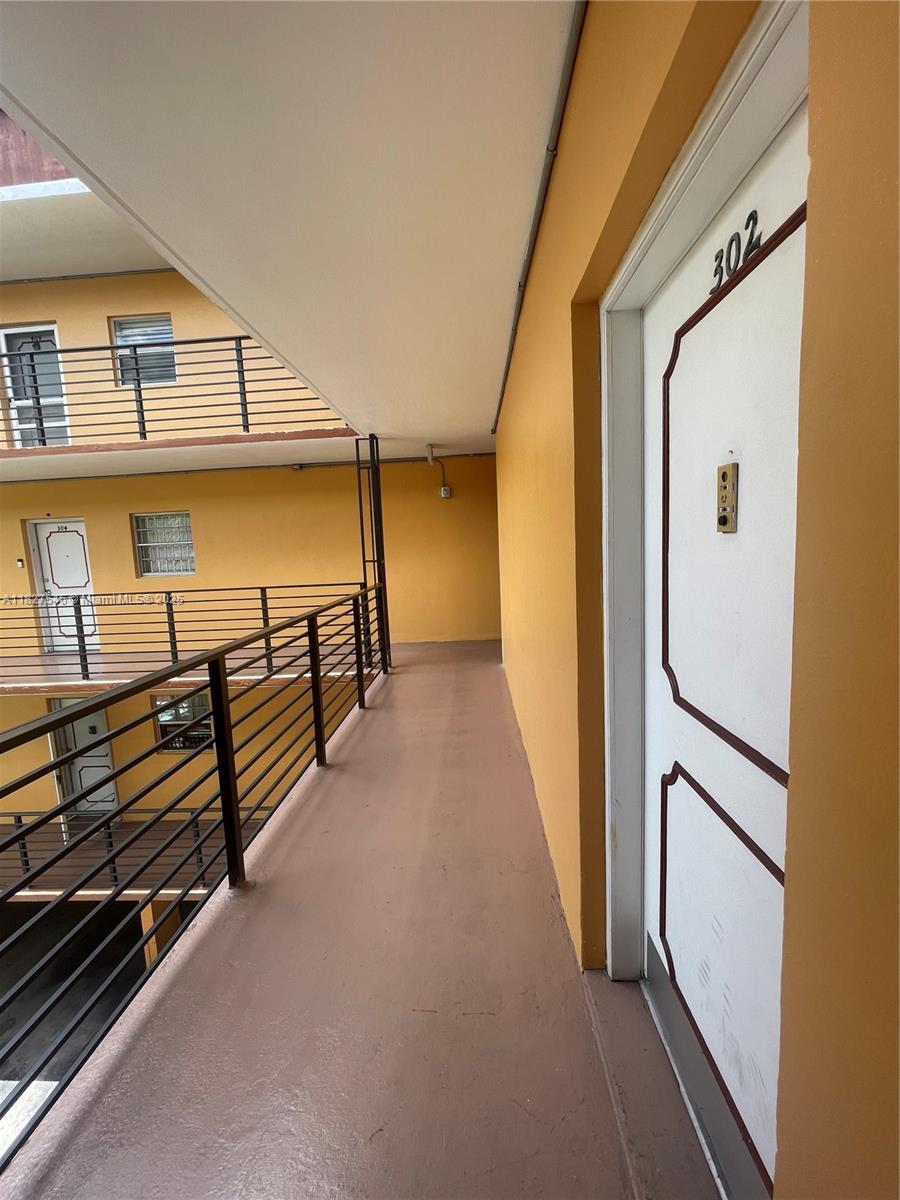 365 NE 125th St # 302, North Miami FL 33161