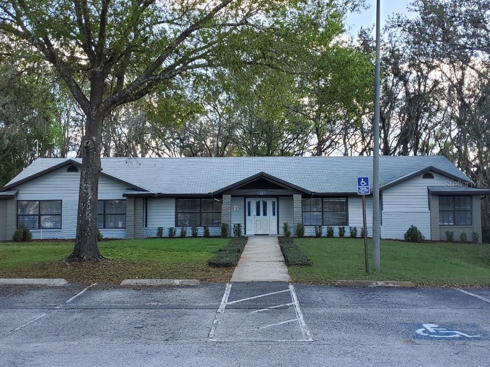 113 W CHAPMAN ROAD
