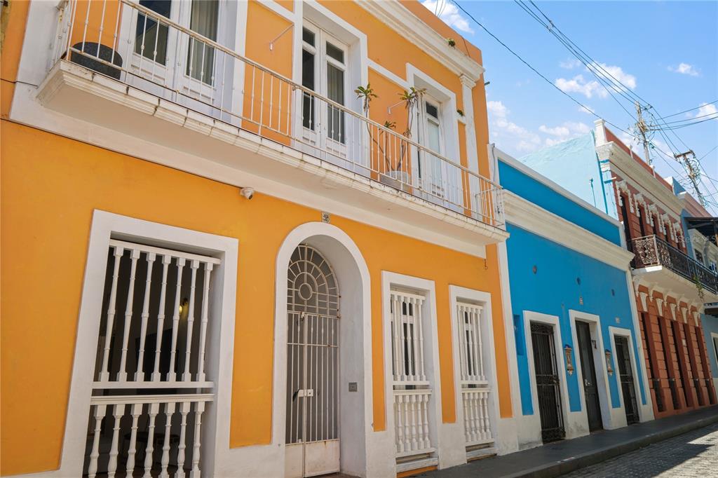 358 CALLE LUNA