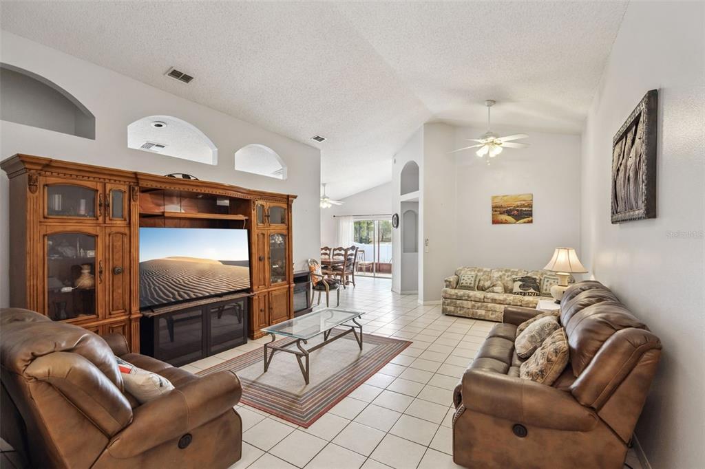 527 DURANGO LOOP STREET, DAVENPORT, FL — photo 3 of 26