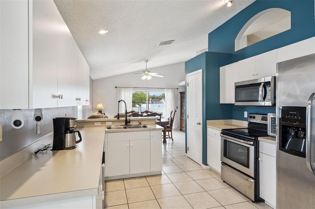 527 DURANGO LOOP STREET, DAVENPORT, FL — photo 5 of 26