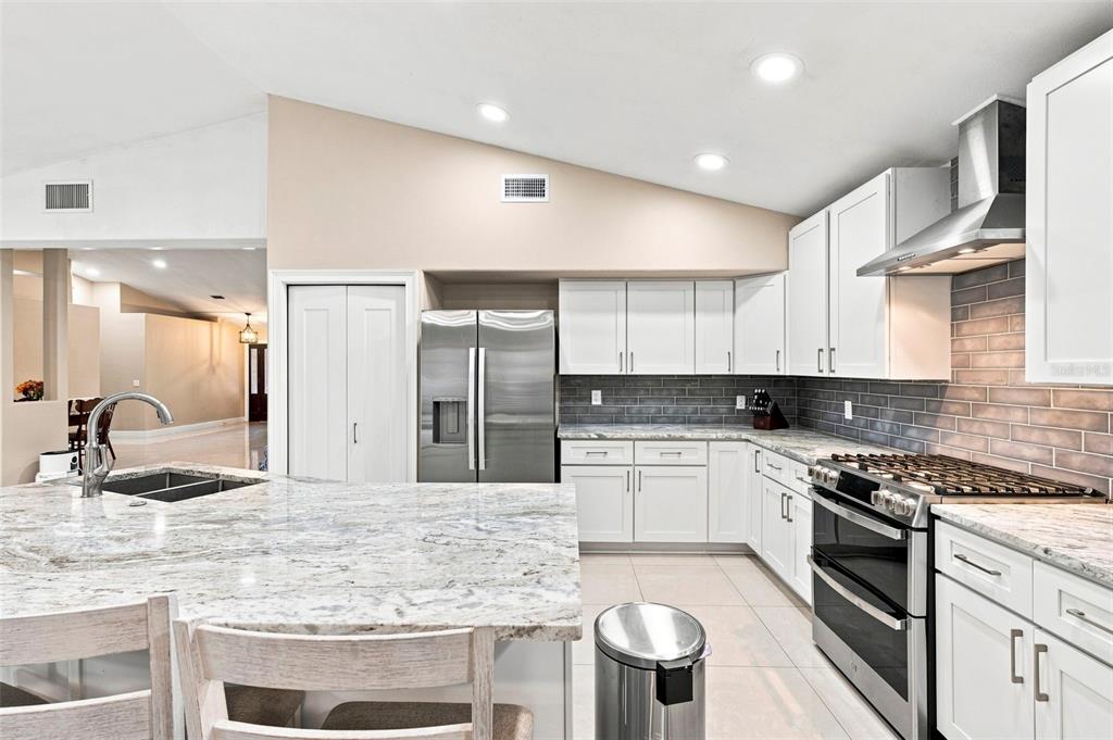 16502 CAYMAN DRIVE, TAMPA, FL — photo 2 of 30