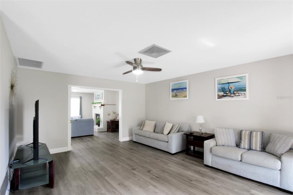 1127 DE LEO DRIVE, SARASOTA, FL — photo 4 of 30