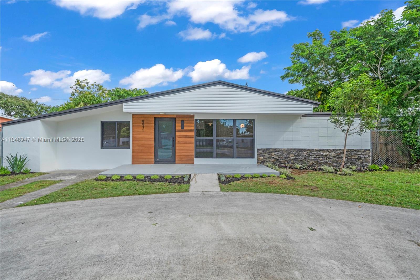 9971 Caribbean Blvd, Cutler Bay FL 33189