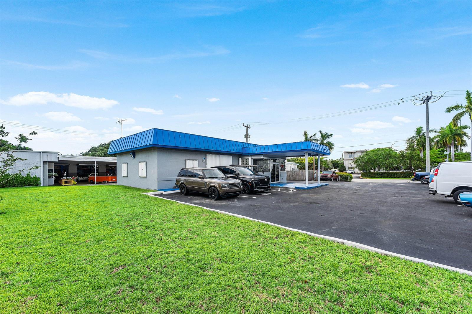 A gray commercial building with a blue roof and a parking lot in front — 3400 N Federal Highway, Lighthouse Point FL 33064, LIGHTHOUSE POINT, FL