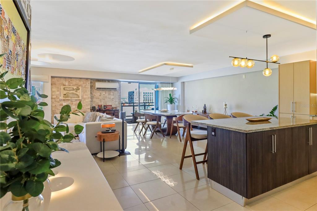 305 VILLAMIL AVENUE UNIT 1209