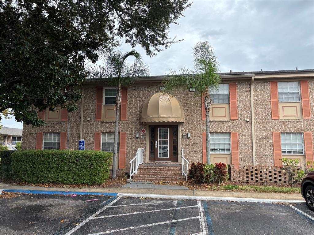 420 BANYON TREE CIRCLE UNIT 102