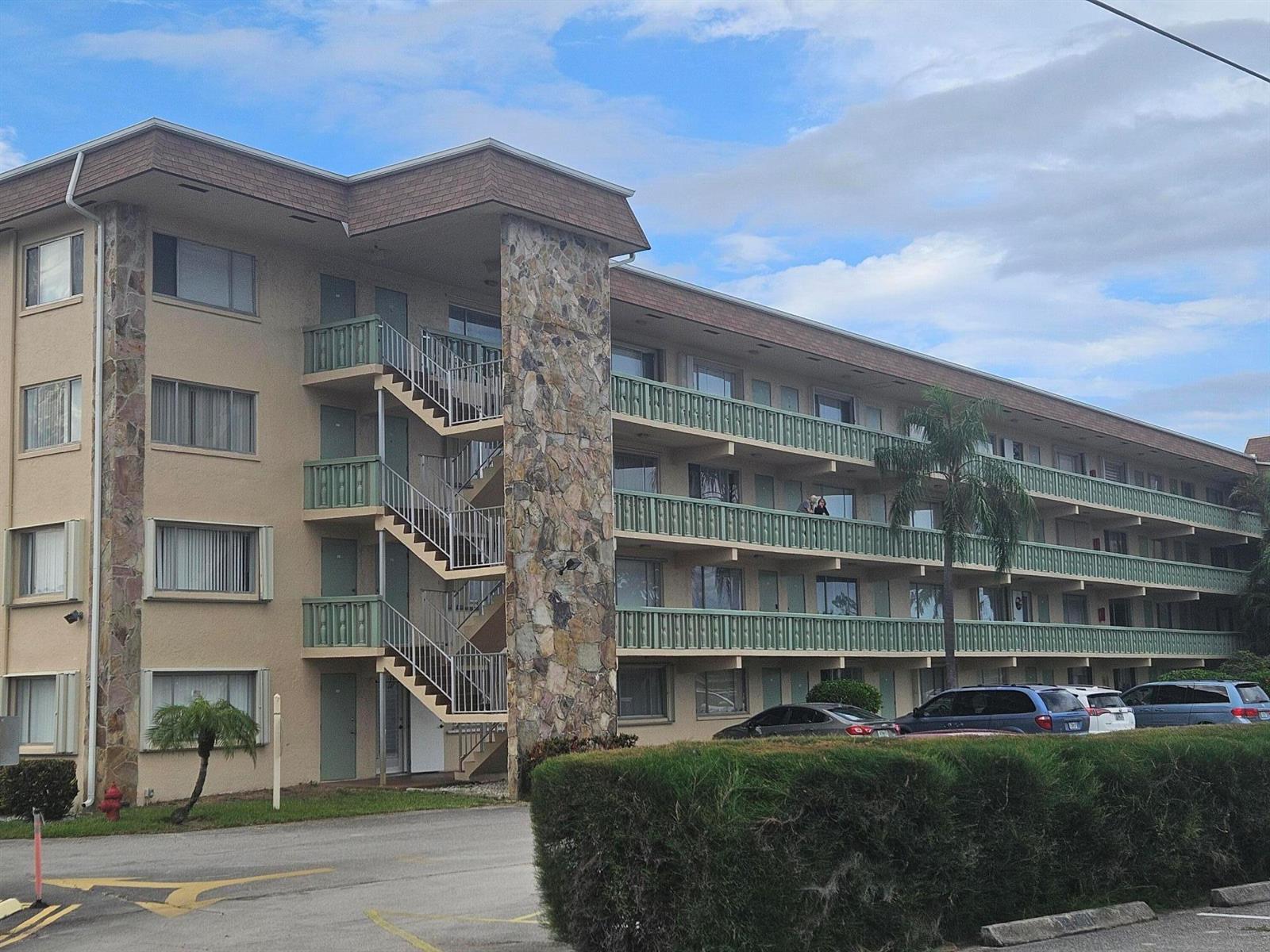 300 Village Green Circle S # 302, Palm Springs FL 33461
