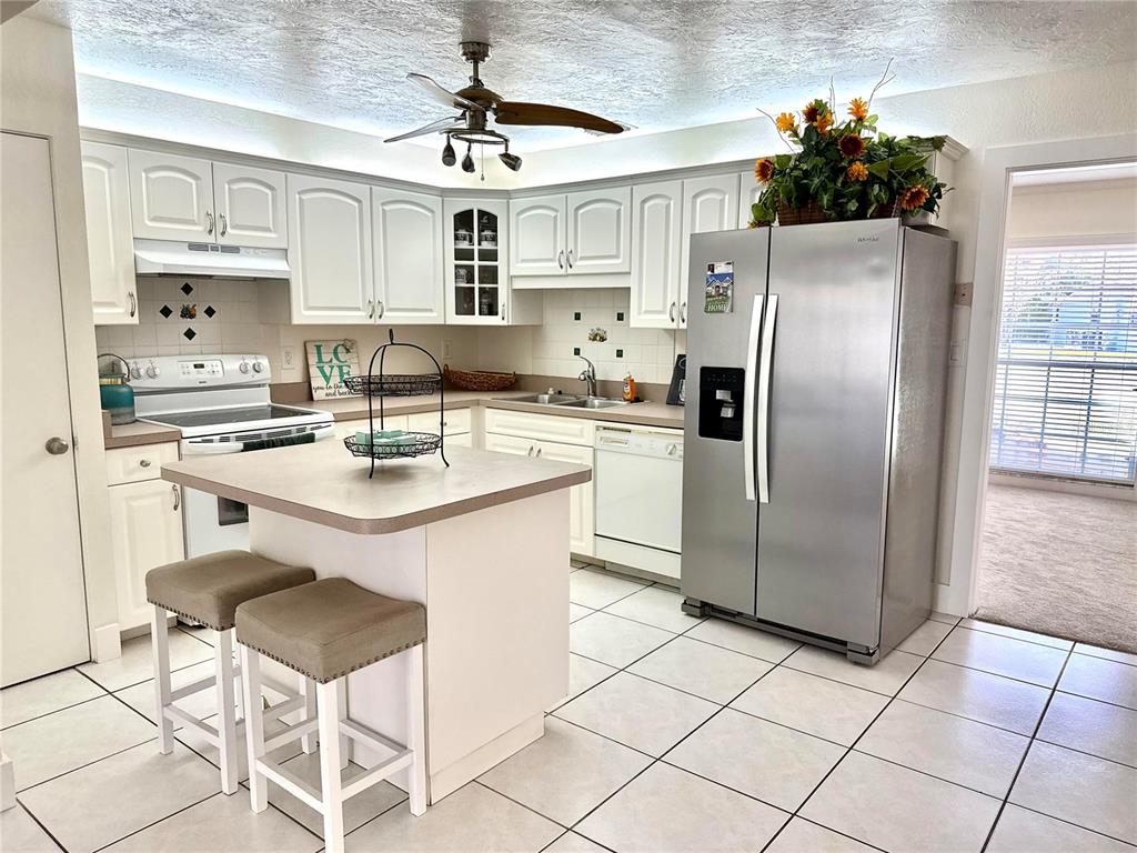 3715 SHARONDALE DRIVE, SARASOTA, FL — photo 2 of 22