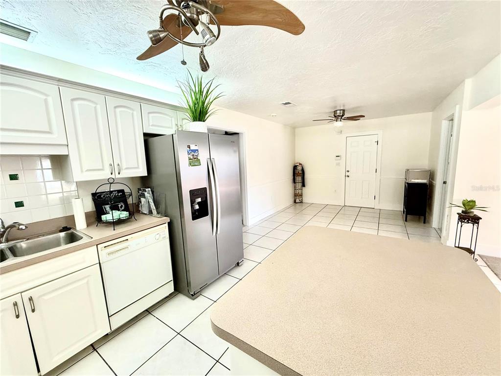 3715 SHARONDALE DRIVE, SARASOTA, FL — photo 3 of 22