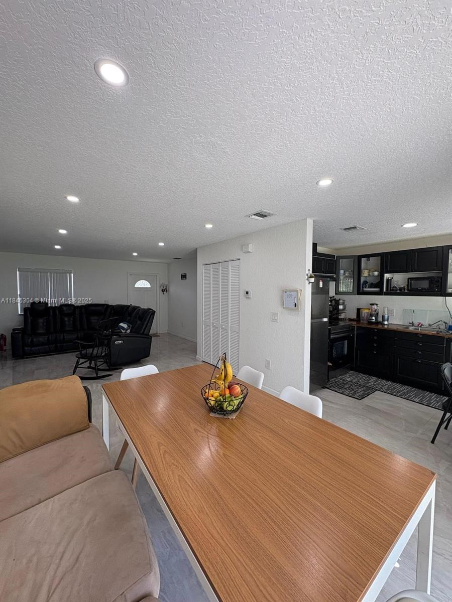 2475 NW 55th St, Miami FL 33142