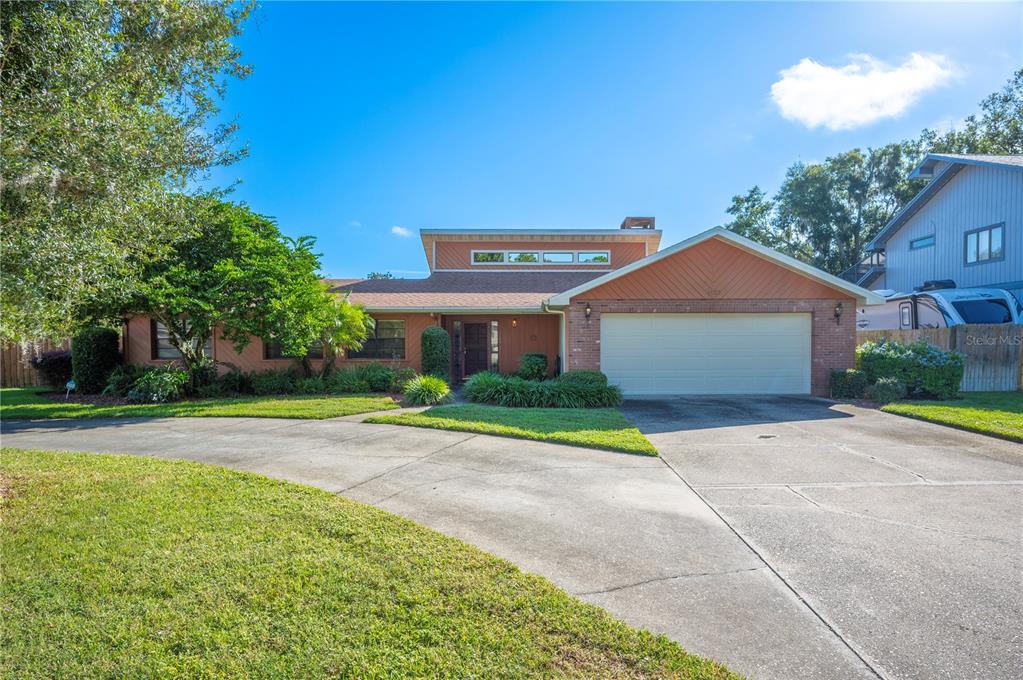1122 CYPRESS POINT W