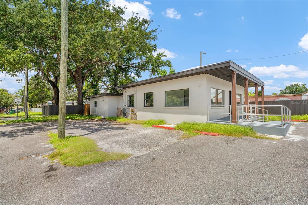 10302 N NEBRASKA AVENUE, TAMPA, FL — photo 3 of 26