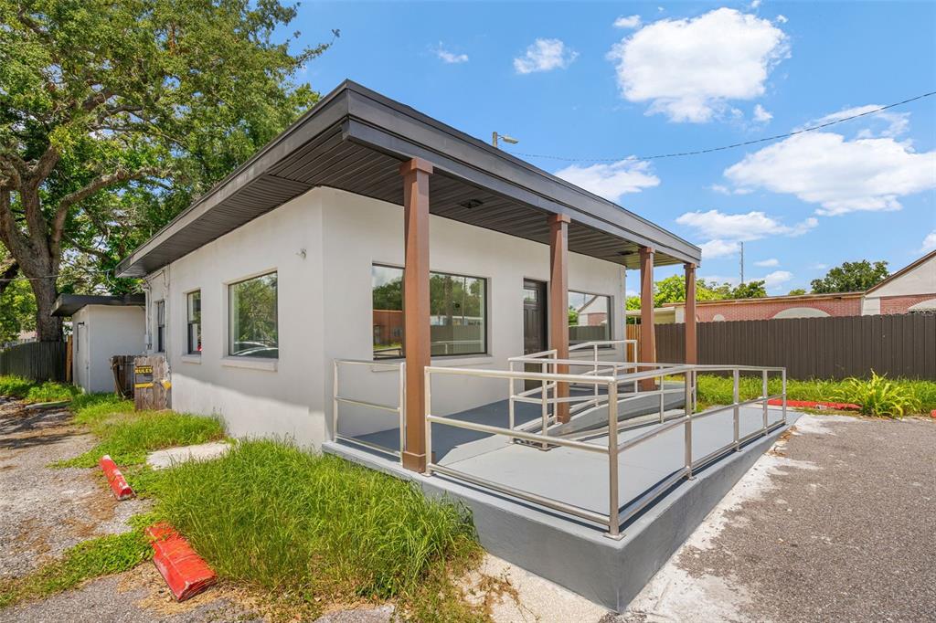 10302 N NEBRASKA AVENUE, TAMPA, FL — photo 4 of 26