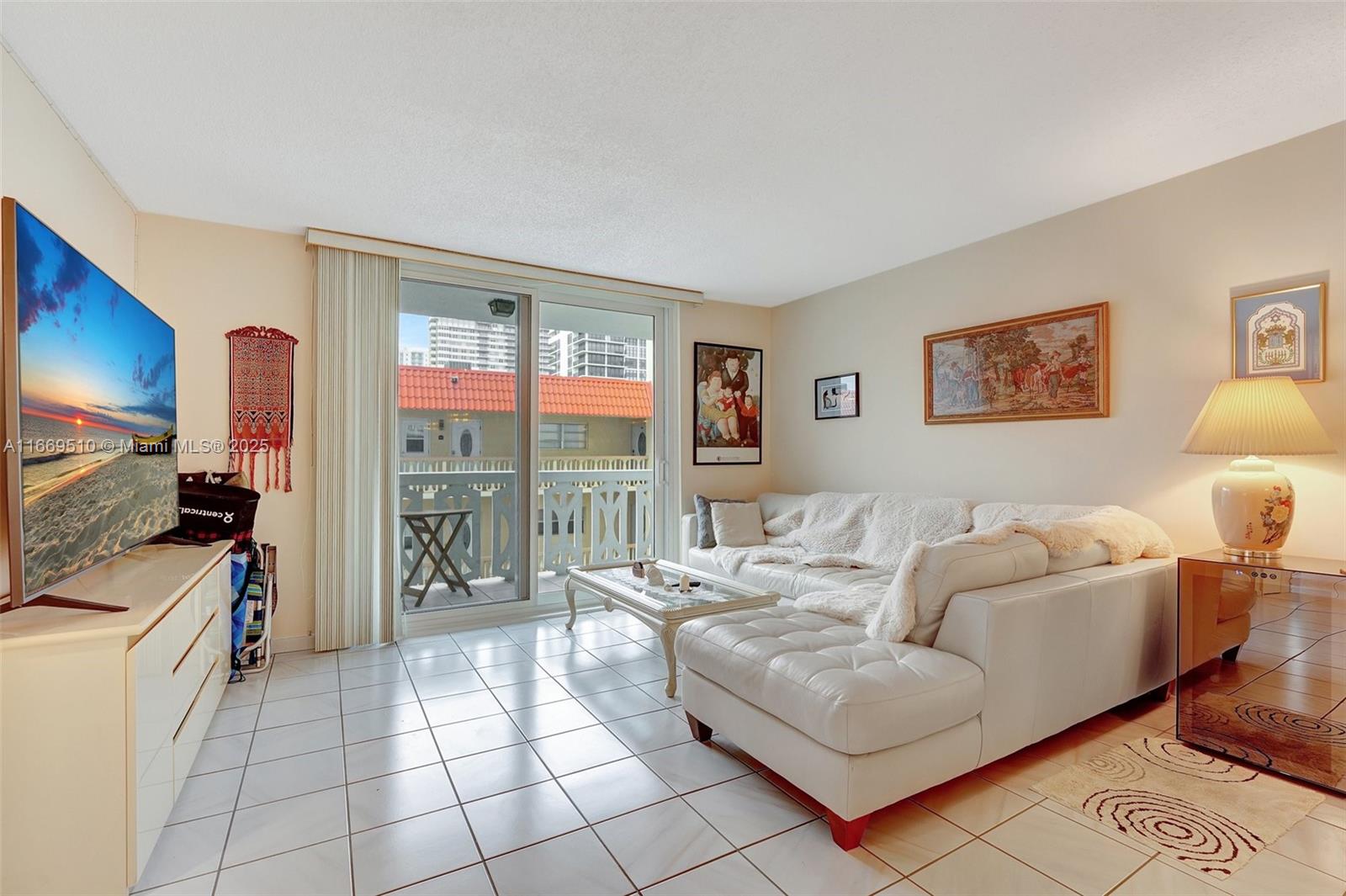 3113 S Ocean Dr # 402, Hallandale Beach FL 33009